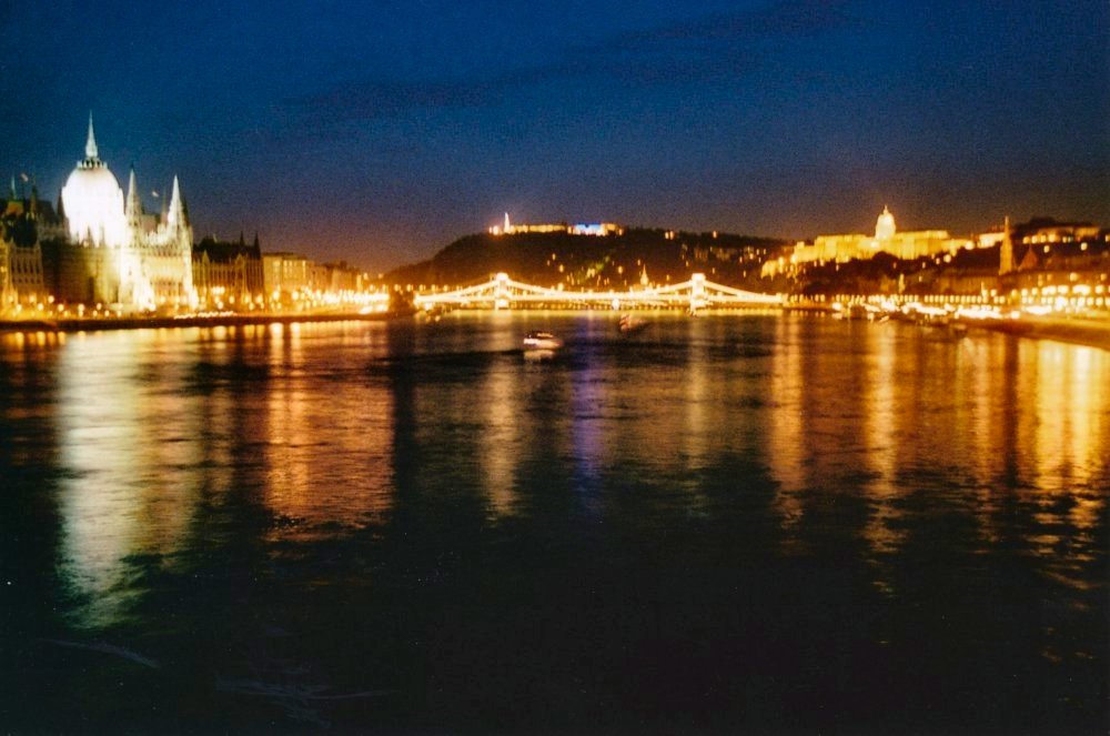Nachtansicht_über_Donau