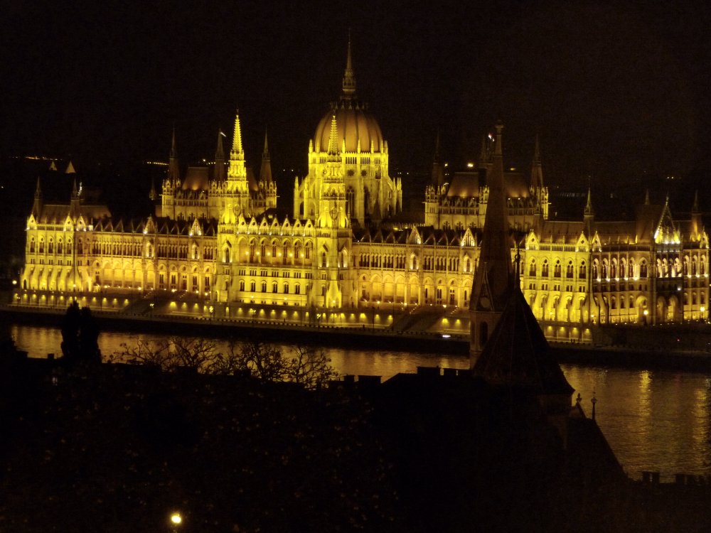 Parlament_nachts