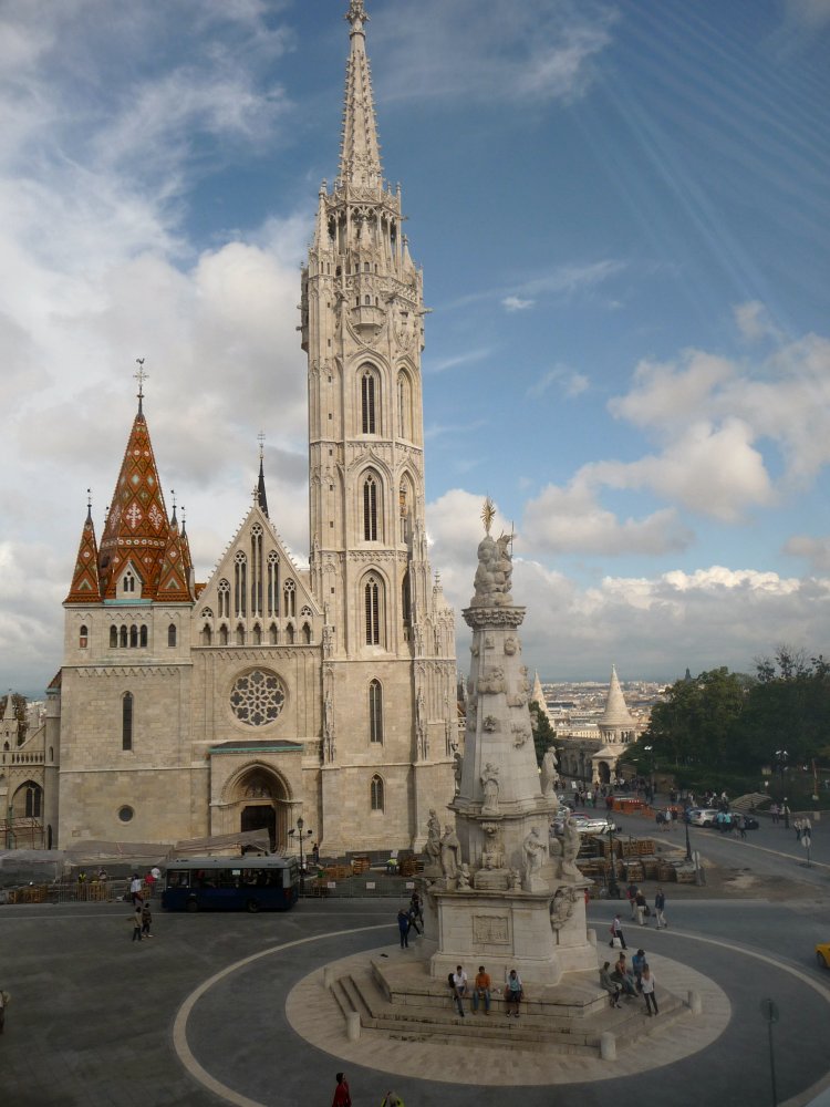 Burghotel Budapest, Blick zu Matthiaskirche und Fischerbastei