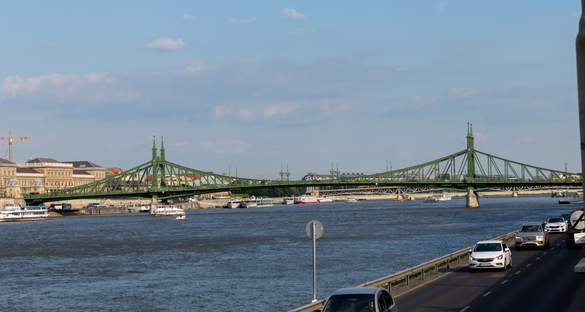 Freiheitsbrücke Budapest vom Rudasbad aus gesehen