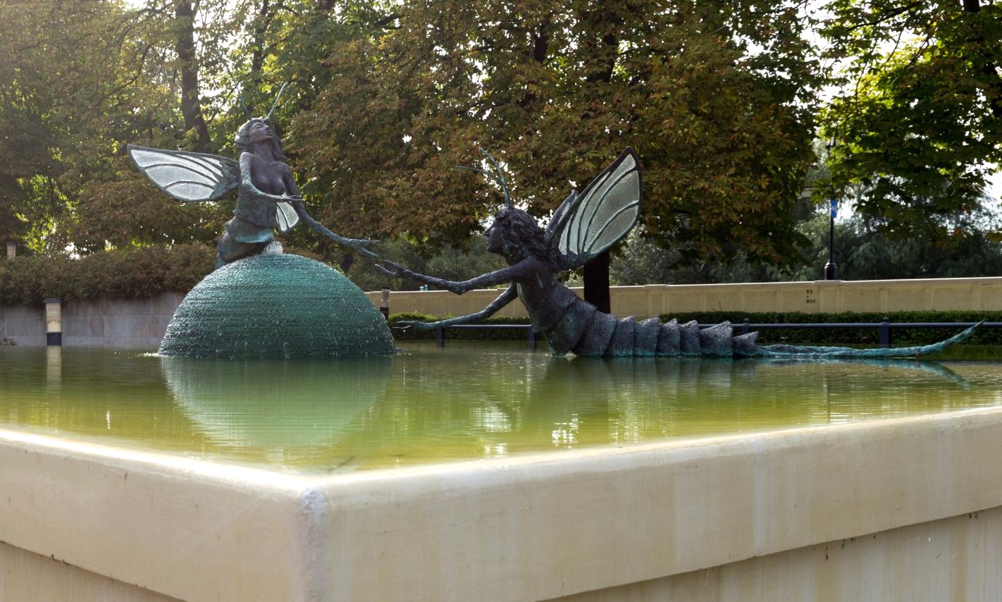 Szolnok, Bronzeskulptur Eintagsfliegen