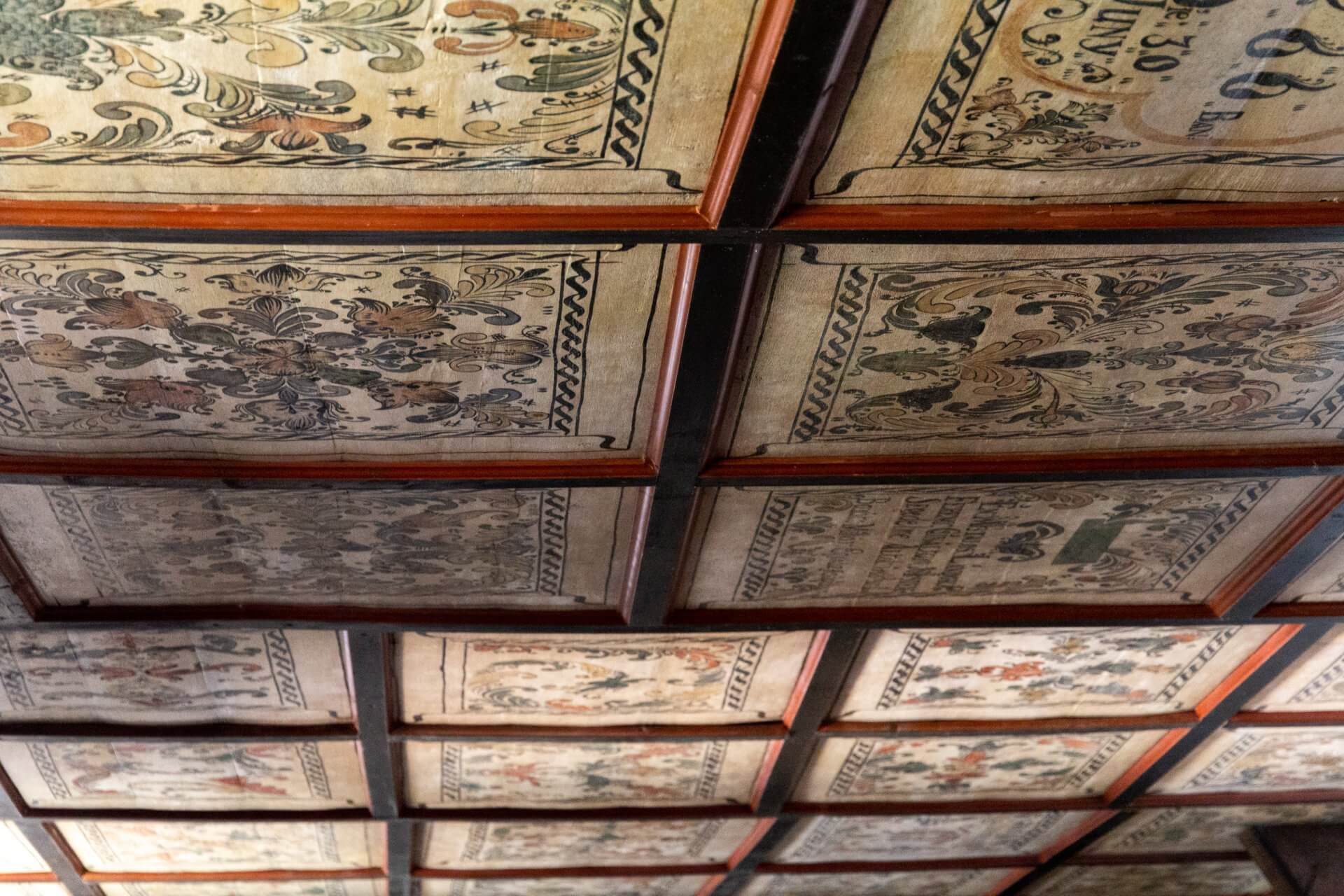 Decken-Fresken in Tákos