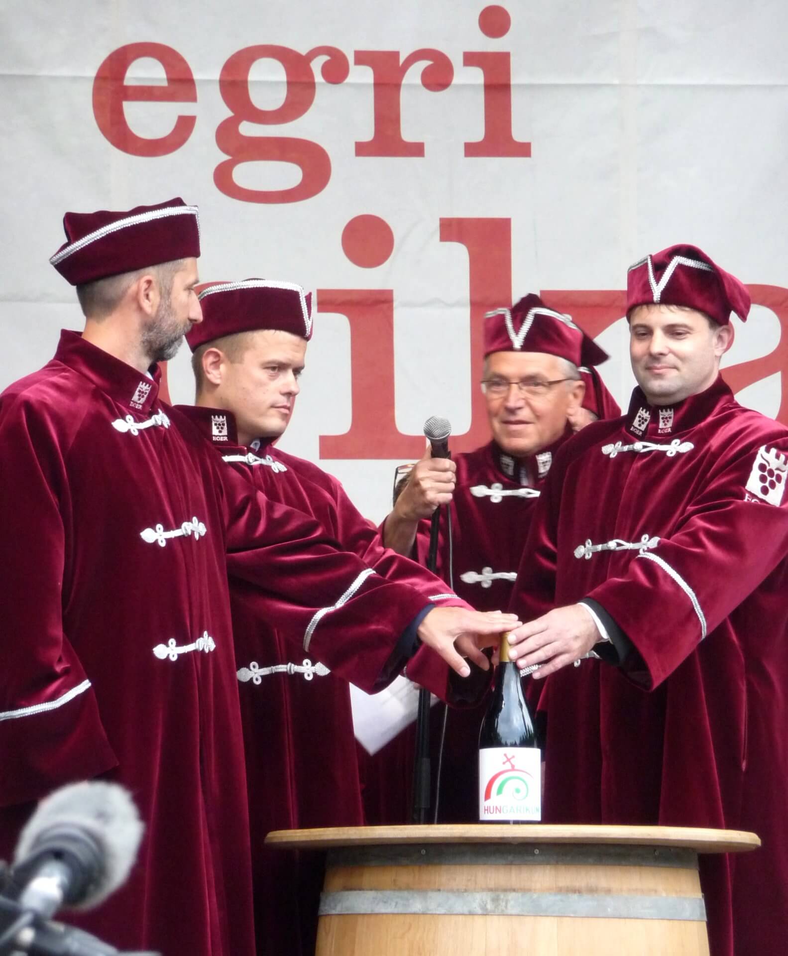 Zeremonie auf dem Weinfest Eger