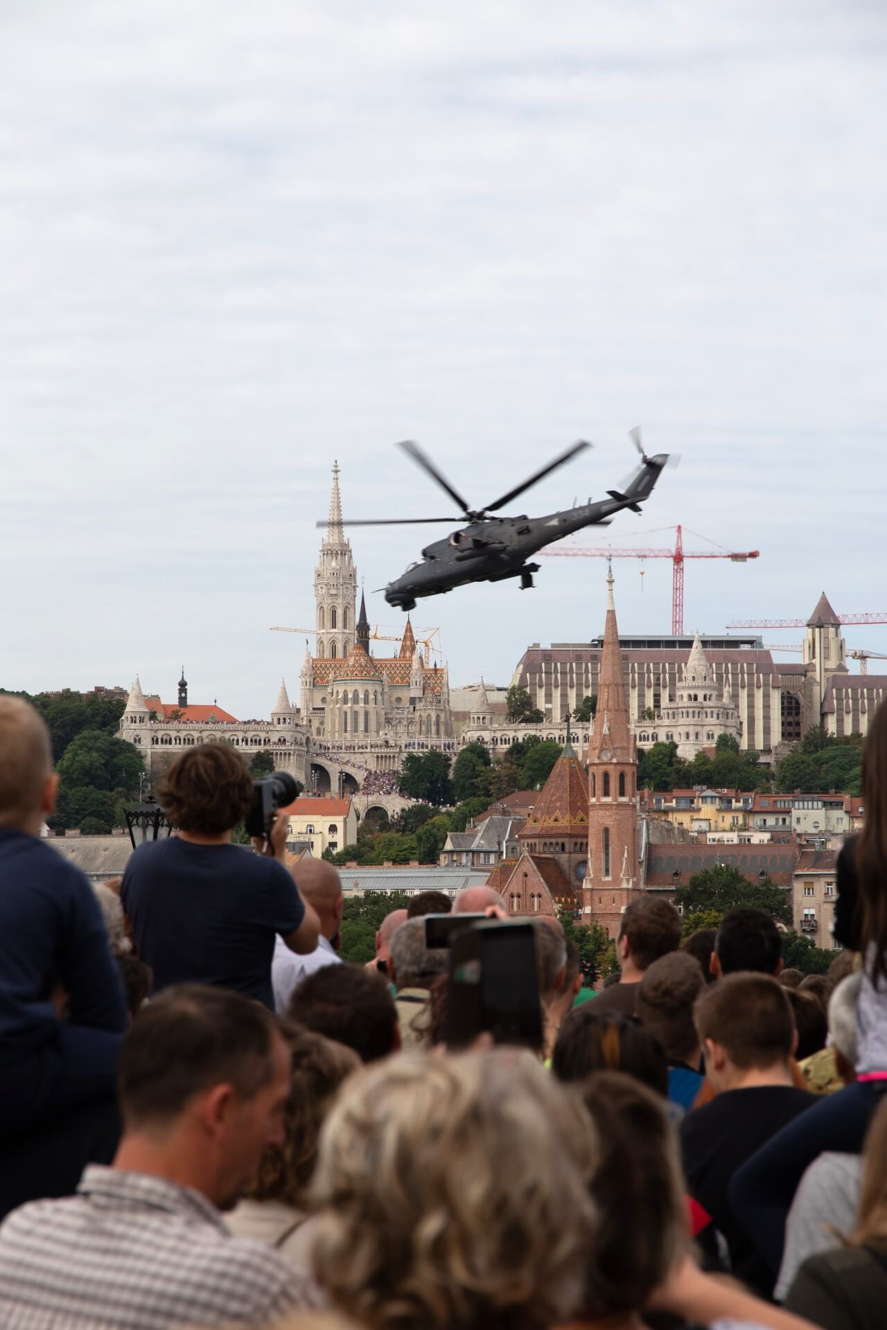 Hubschrauber am Nationalfeiertag in Budapest