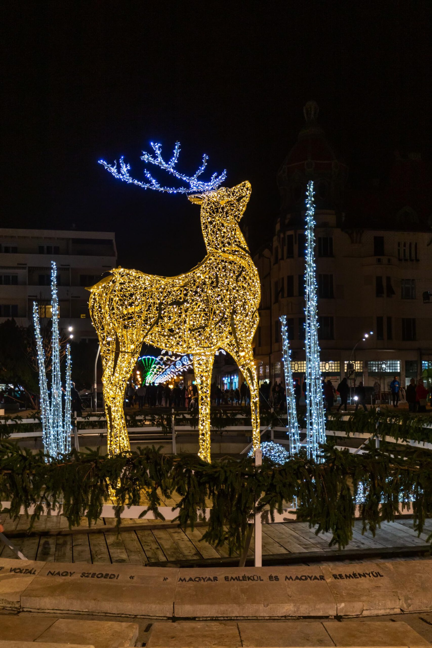 Hirsch auf dem Weihnachtsmarkt Szeged